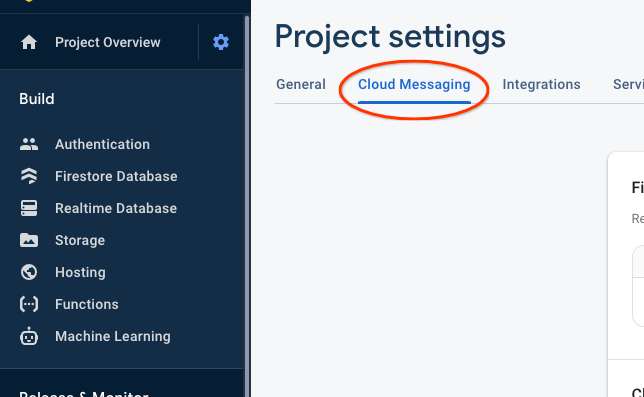 Una captura de pantalla recortada de la página de Firebase Console que resalta la pestaña Mensajería en la nube